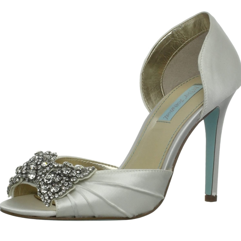Blue by Betsey Johnson ivory rhinestone bow heels